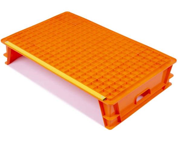 Пластиковый лоток 740х465х145 трехбортный сплошной