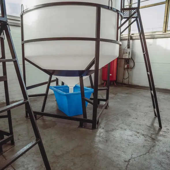 Емкость ЦКТ 5000 л с патрубком 110мм белая в обрешетке