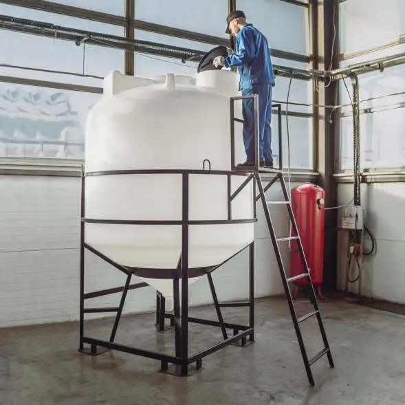 Емкость ЦКТ 5000 л с патрубком 110мм белая в обрешетке