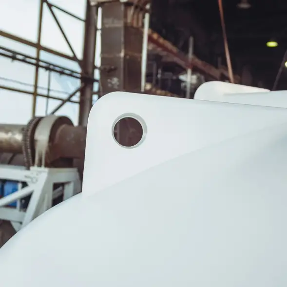 Емкость ЦКТ 5000 л с патрубком 90мм с фланцем под плотность до 1,2 г/см3 белая в обрешетке с лестницей