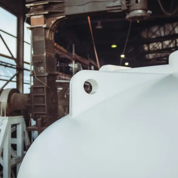 Емкость ЦКТ 3000 л с патрубком 90мм под плотность до 1,2 г/см3 белая в обрешетке с лестницей