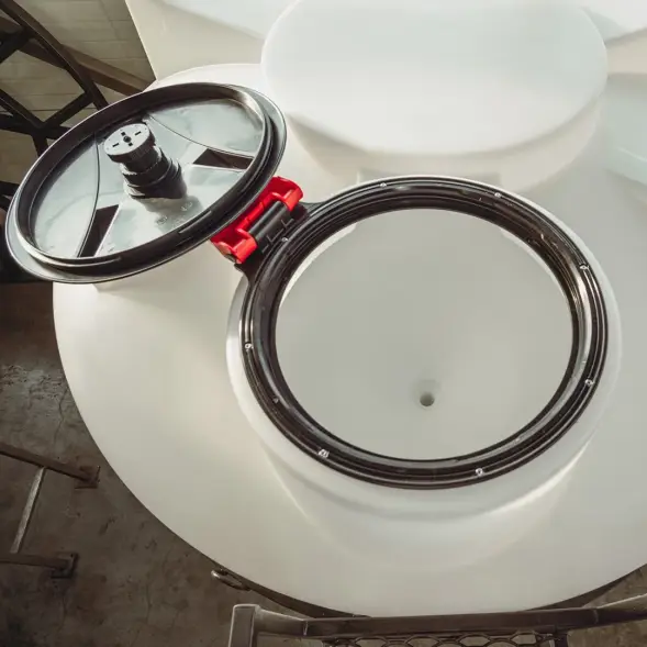 Емкость ЦКТ 3000 л с патрубком 90мм под плотность до 1,5 г/см3 белая в обрешетке