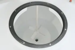 Емкость ЦКТ 3000 л с патрубком 110мм под плотность до 1,5 г/см3 белая в обрешетке с лестницей