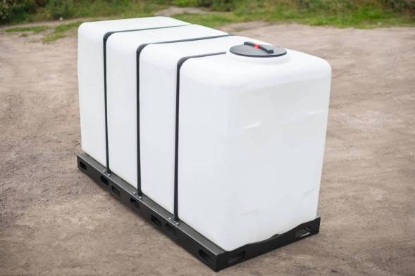 Емкость KR 4000л белая с откидной крышкой в обрешетке (полный слив)